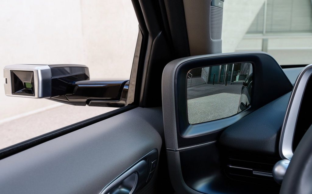 Video WTF is a digital side mirror, and what are the advantages