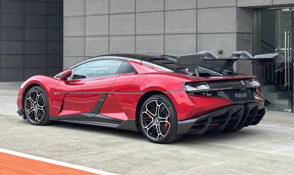 2025 Yangwang U9 Track Edition - rear wing