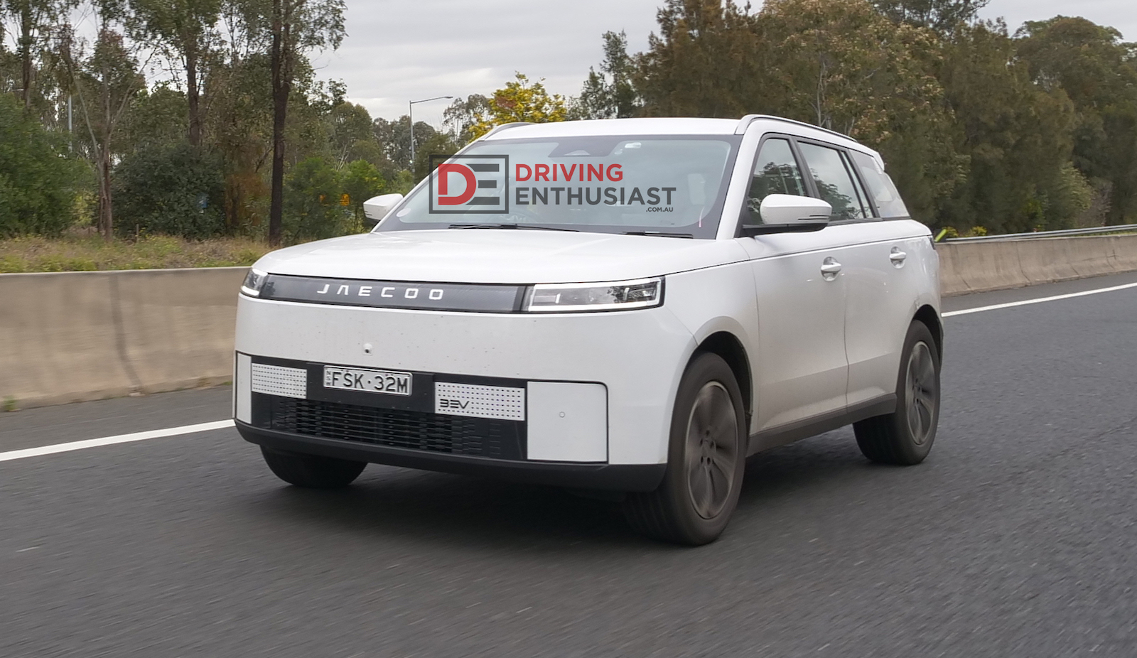 Jaecoo EJ5 (E5) spotted in Australia, new Range Rover clone | Driving ...