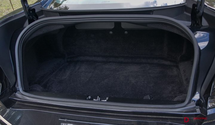 2025 Aston Martin Vanquish-boot