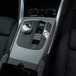 2025 BMW M240i xDrive-console iDrive