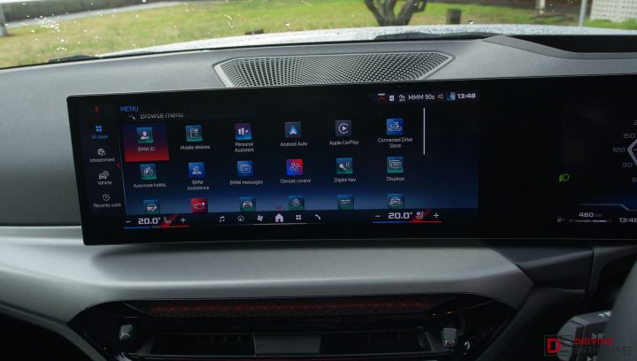 2025 BMW M240i xDrive-touchscreen