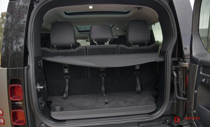 2025 Land Rover Defender 130 D350 SE-boot