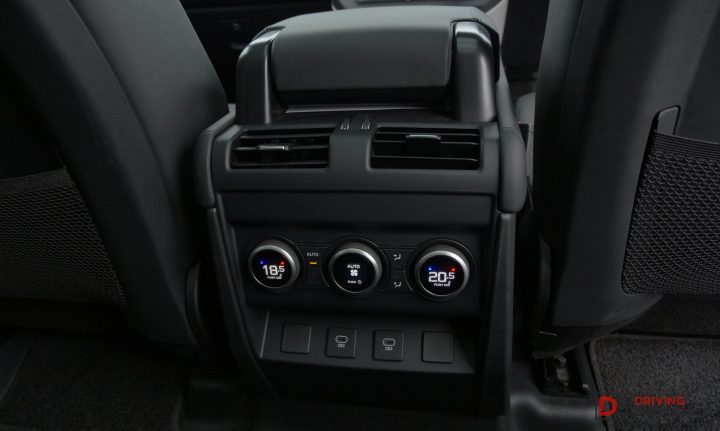 2025 Land Rover Defender 130 D350 SE-rear climate