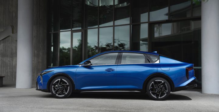 2025 Kia K4 GT-Line - wheels