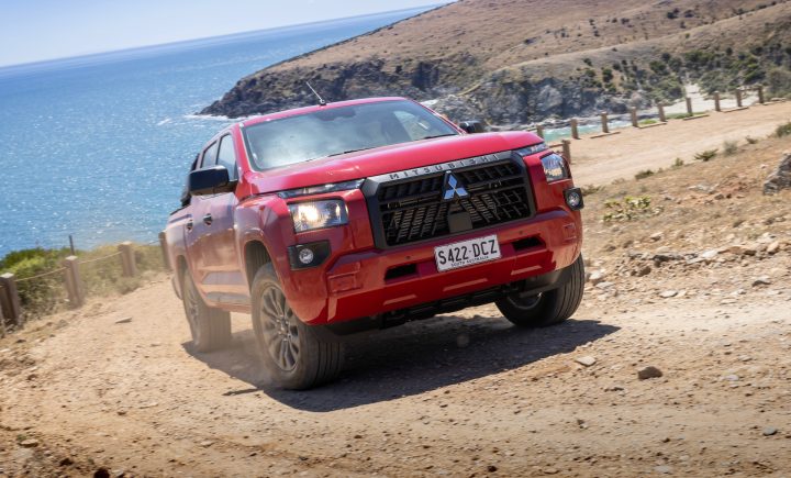 2025 Mitsubishi Triton GLX-R - off road