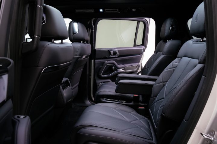 2026 Denza B8 6S-rear seats