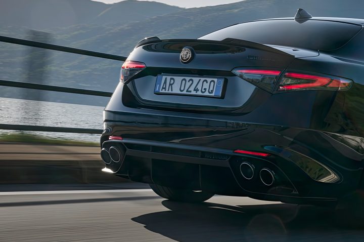 2026 Alfa Romeo Giulia Quadrifoglio Estrema - black badge