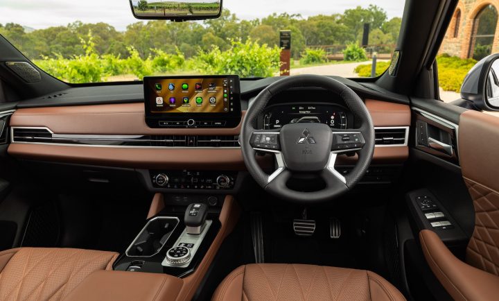 2026 Mitsubishi Outlander PHEV Exceed - interior
