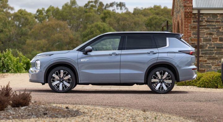 2026 Mitsubishi Outlander PHEV Exceed - wheels
