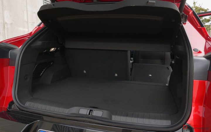 2026 Alfa Romeo Junior Ibrida-boot