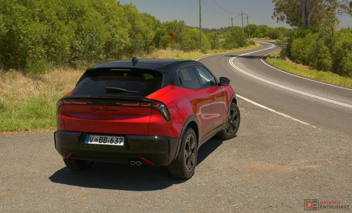 2026 Alfa Romeo Junior Ibrida-corner