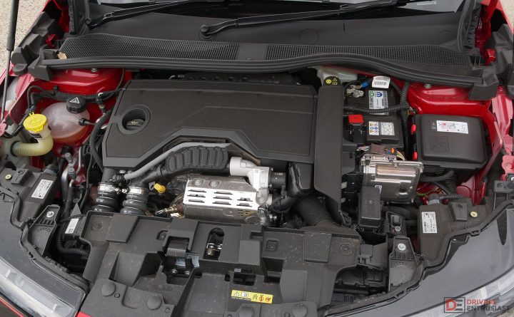 2026 Alfa Romeo Junior Ibrida-engine