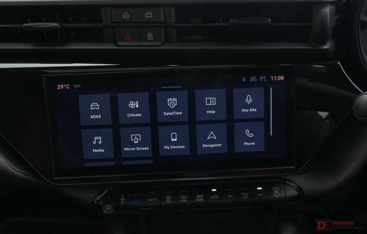 2026 Alfa Romeo Junior Ibrida-touchscreen