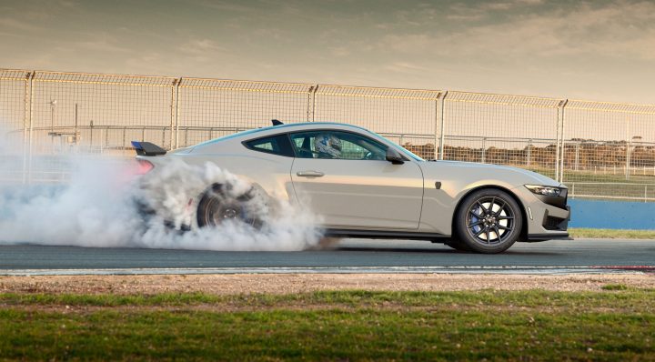 2026 Ford Mustang Dark Horse T8-Spec - burnout