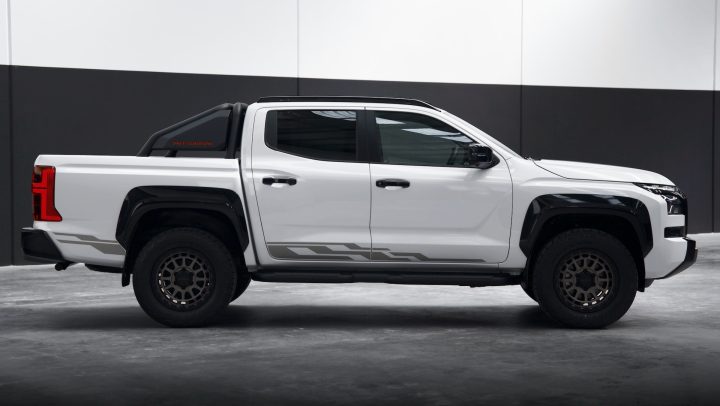 2026 Mitsubishi Triton Raider - side steps