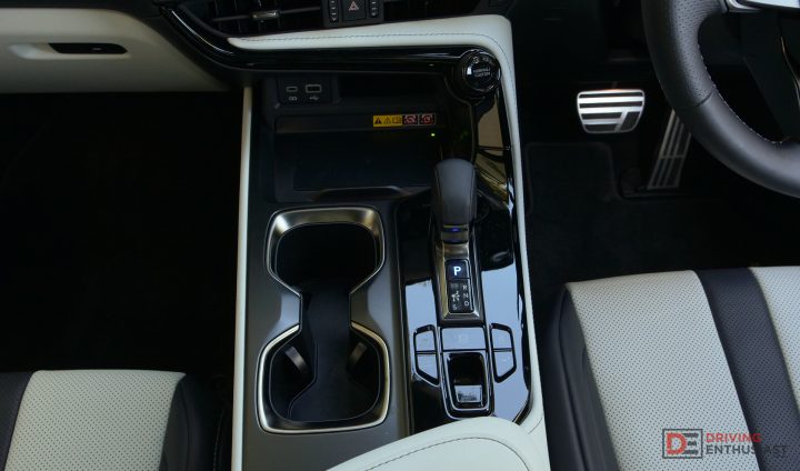 2026 Lexus NX 450h+ F Sport - console