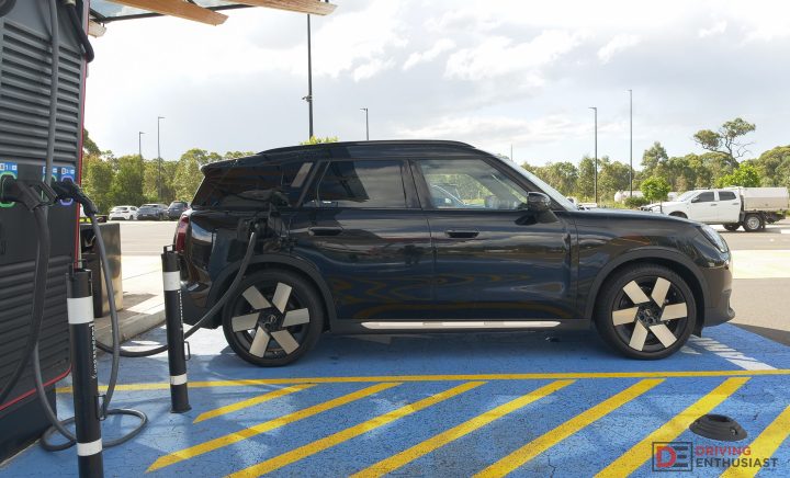 2026 MINI Countryman SE Favoured - charging