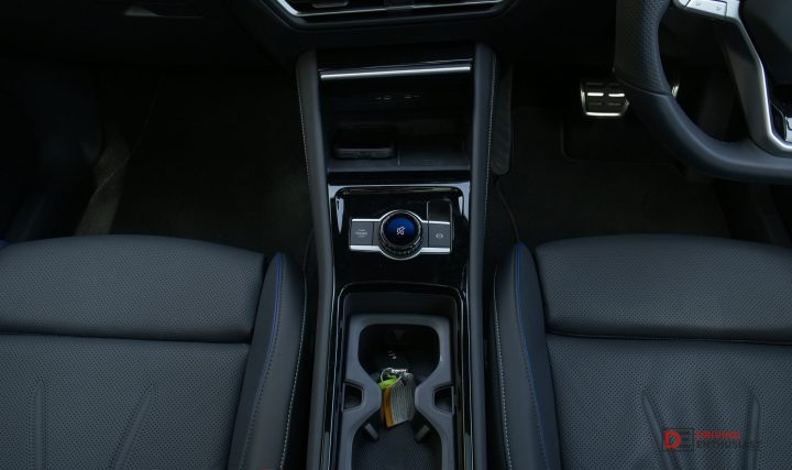2026 Volkswagen Tiguan 195TSI R-Line - console