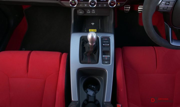 2026 Honda Civic Type R - gear shifter