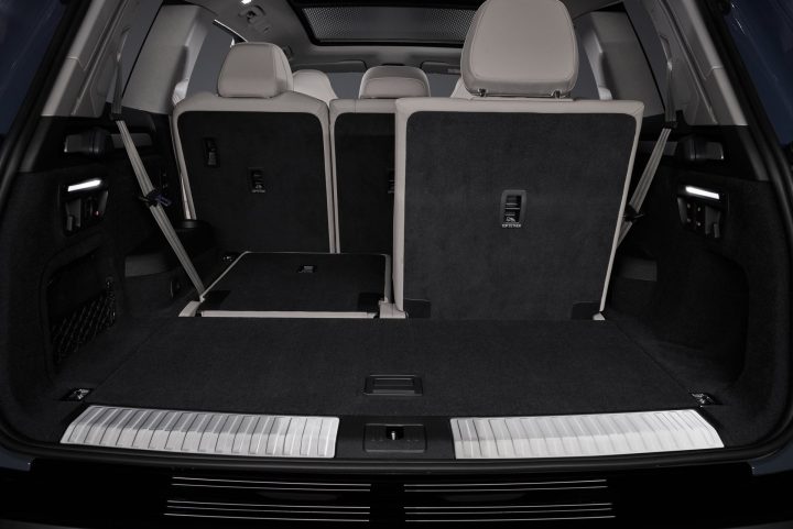 2027 Audi Q7 - boot