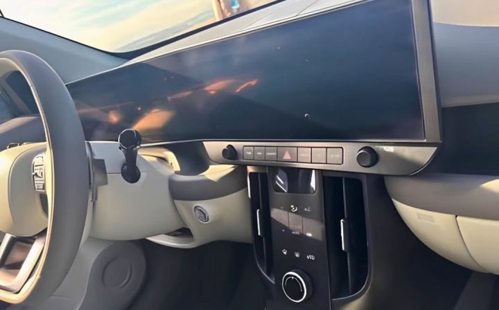 2027 Hyundai i20 - interior touchscreen