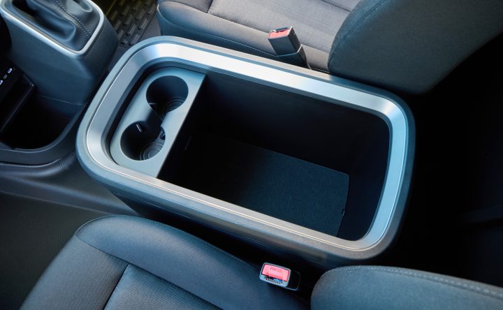 2027 Hyundai Staria Load Hybrid - centre console