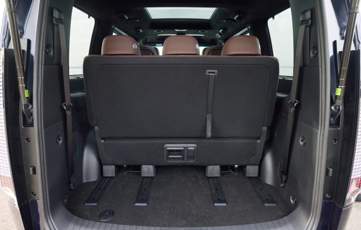 2027 Hyundai Staria Lounge Hybrid - Australia