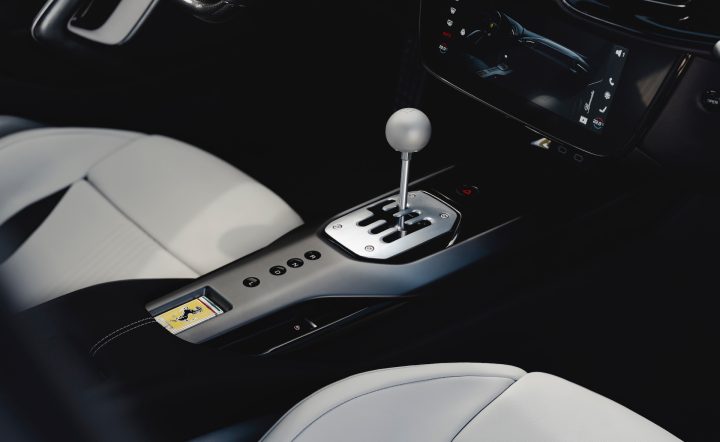 Ferrari 12Cilindri Manuale - manual gated shifter