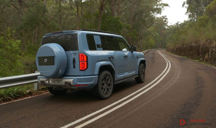 2026 Denza B5 - road