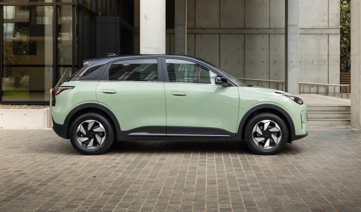 2026 Geely EX2 side