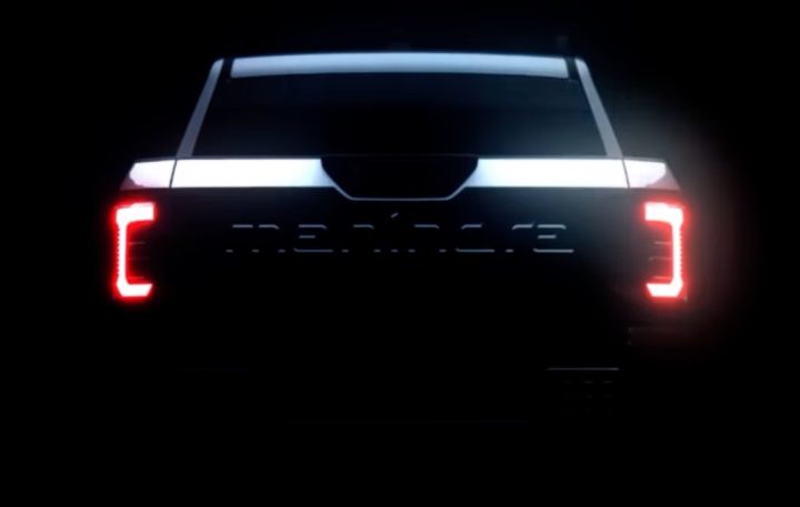 2027 Mahindra Pikup - taillights