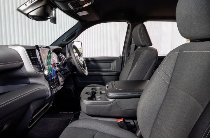 2026 RAM 2500 Warlock V8 - seats