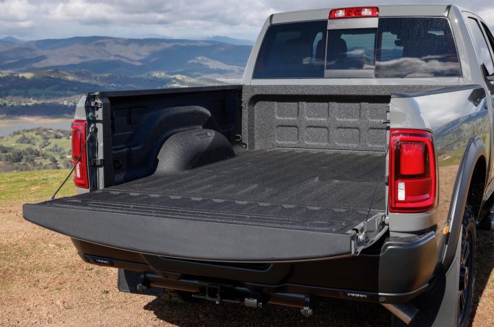 2026 RAM 2500 Warlock V8 - tub