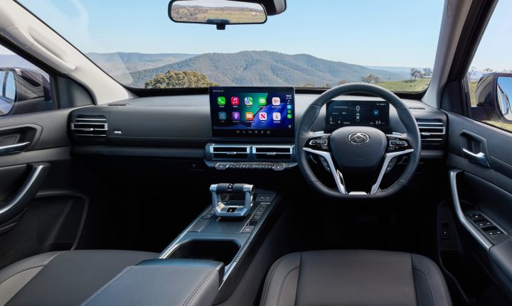 2027 LDV T60 Luxe - interior