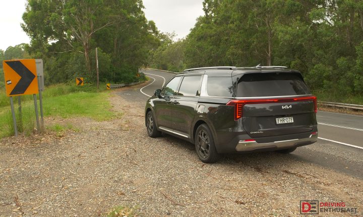 2026 Kia Carnival GT-Line Hybrid - handling