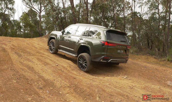 2026 Lexus LX 700h F Sport - articulation