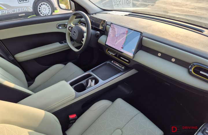 2027 Chery Q EV400 - two-tone interior