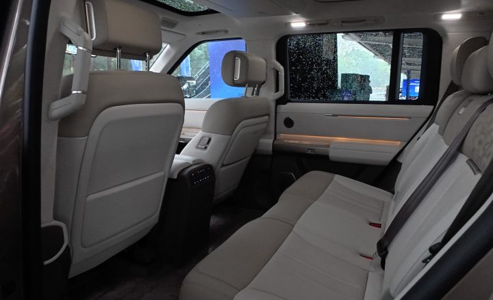 2027 Freelander 8 - rear seats