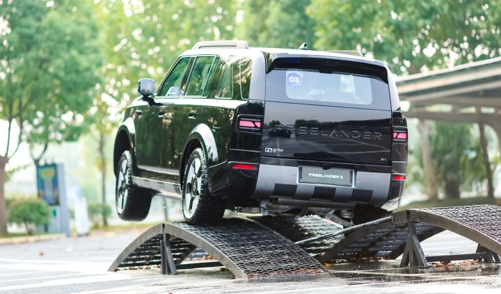 2027 Freelander 8 - suspension flex