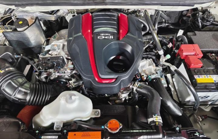 2027 Isuzu D-Max Biturbo engine